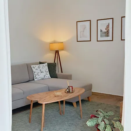 Tasho Simply Living Apartment Xylokastro